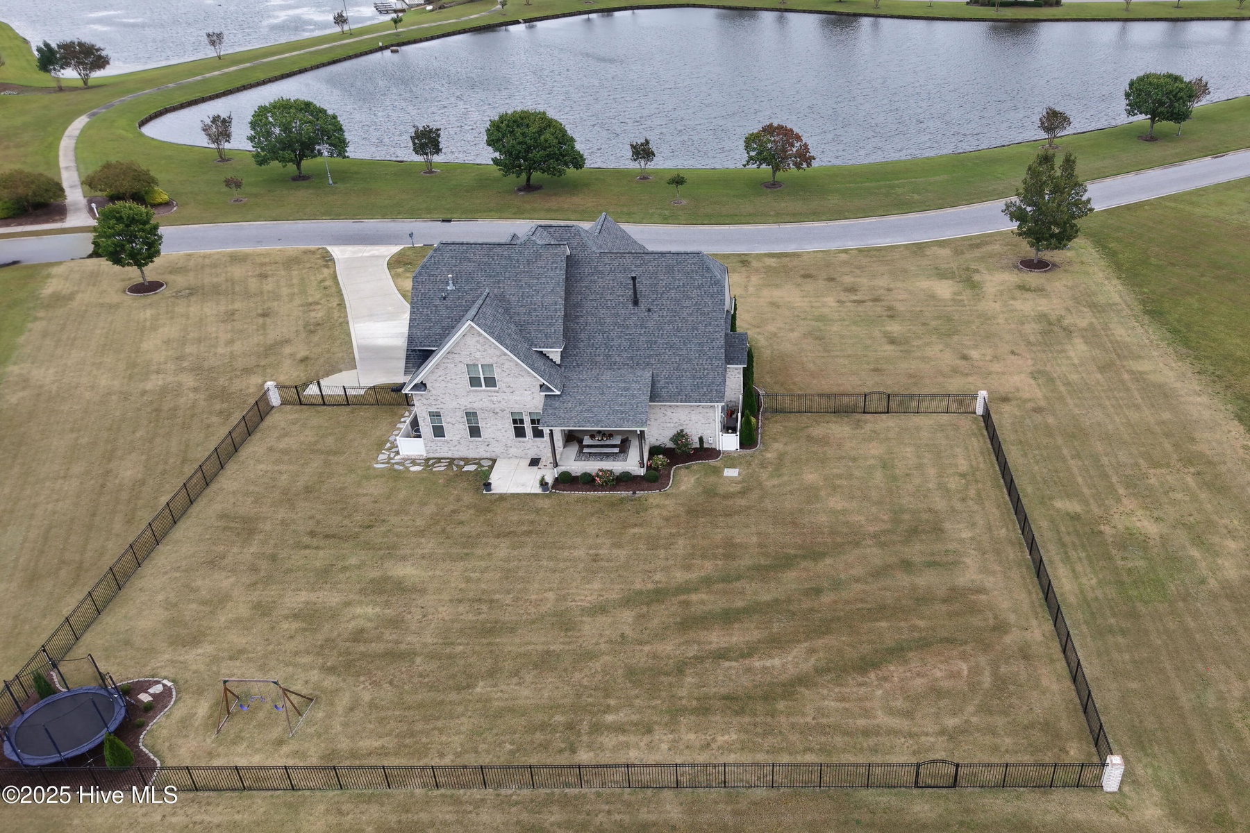 1357 Autumn Lakes Drive, Grimesland, NC 27837 — photo 3