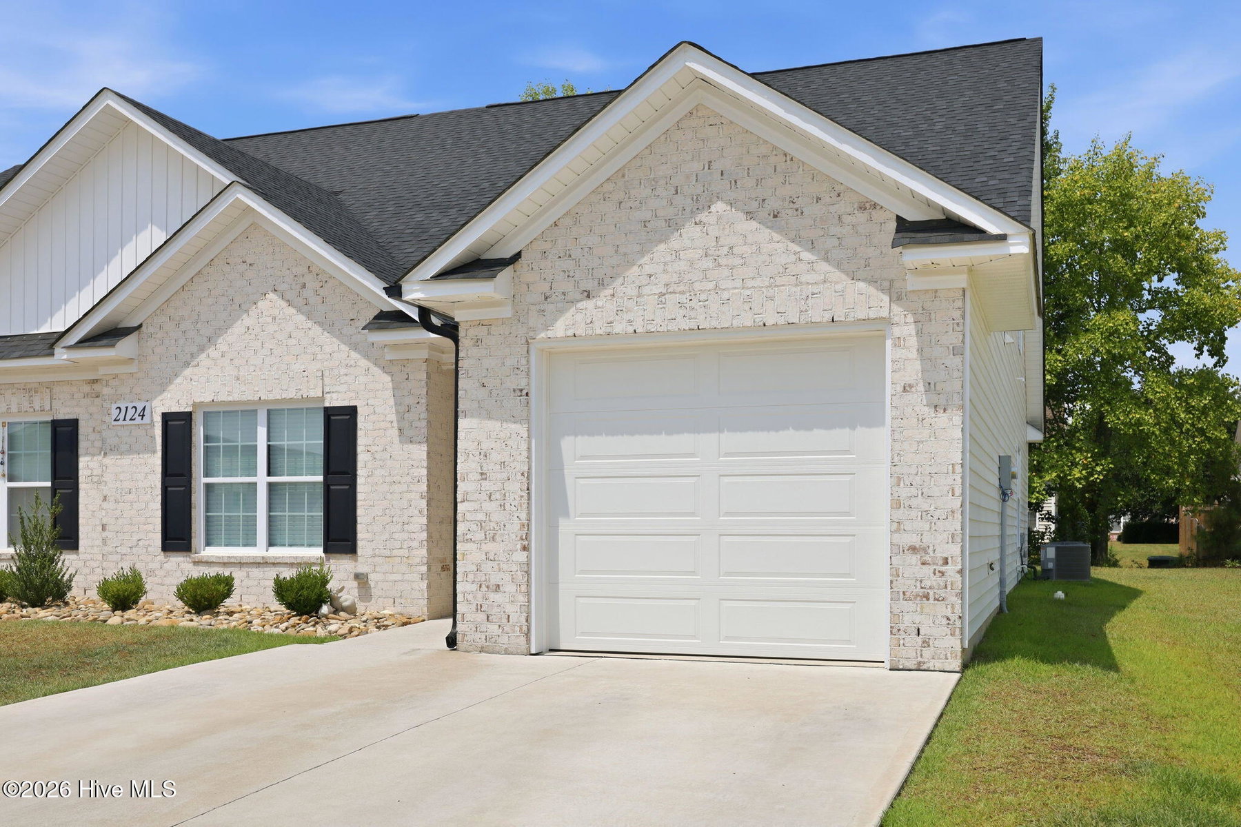 2124 Dartford Drive B, Greenville, NC 27834 — photo 2