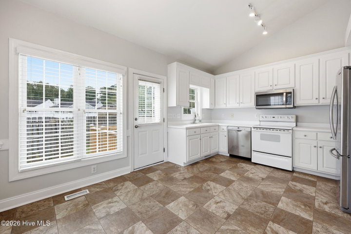 4409 Surrey Meadows Drive, Winterville, NC 28590 — photo 9