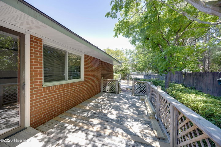 100 E Berkshire Road, Greenville, NC 27858 — photo 32