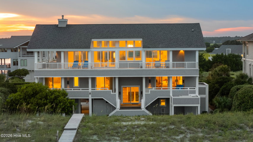 8 Beach Road S image