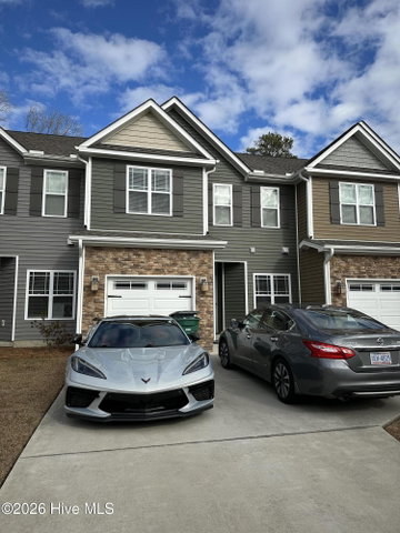 1823 Fox Den Way 2, Greenville, NC 27858