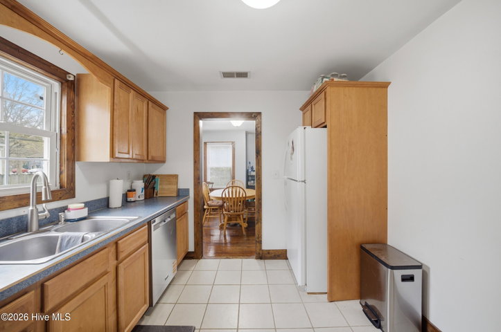 1121 W Williams Circle, Elizabeth City, NC 27909 — photo 17