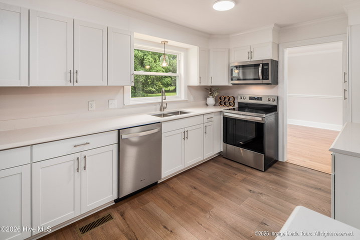 696 Laurie Ellis Road, Winterville, NC 28590 — photo 8