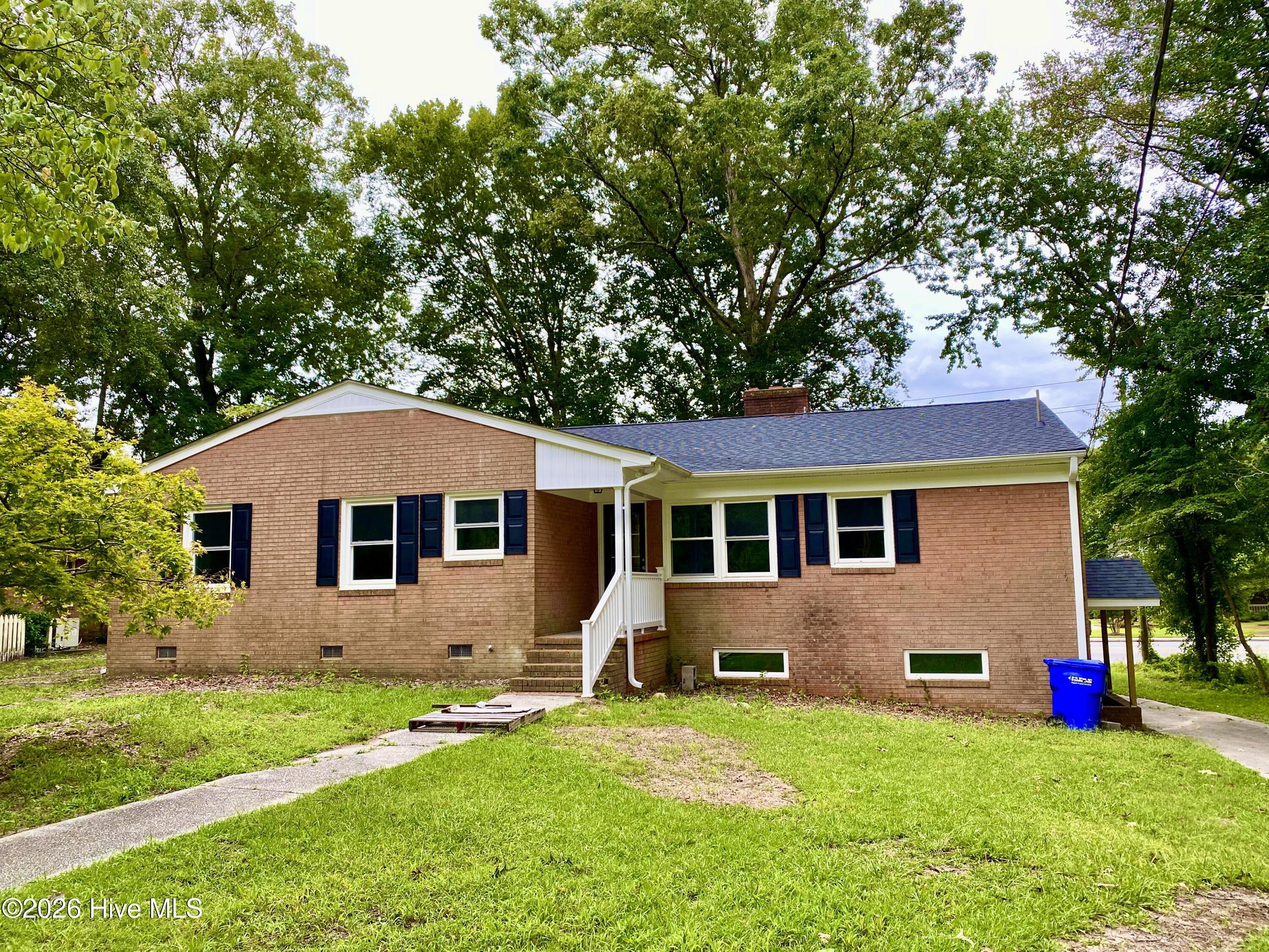 1910 E 9th Street, Greenville, NC 27858 — main photo