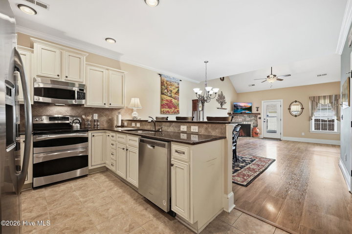 2012 Croyden Circle B, Greenville, NC 27834 — photo 17