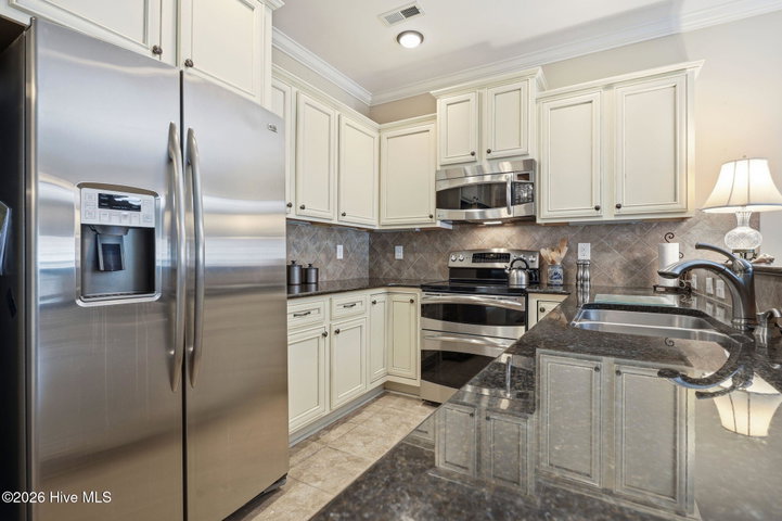 2012 Croyden Circle B, Greenville, NC 27834 — photo 18