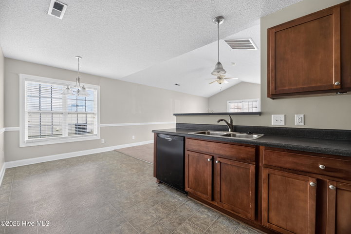 2552 Saddleback Drive B, Winterville, NC 28590 — photo 6