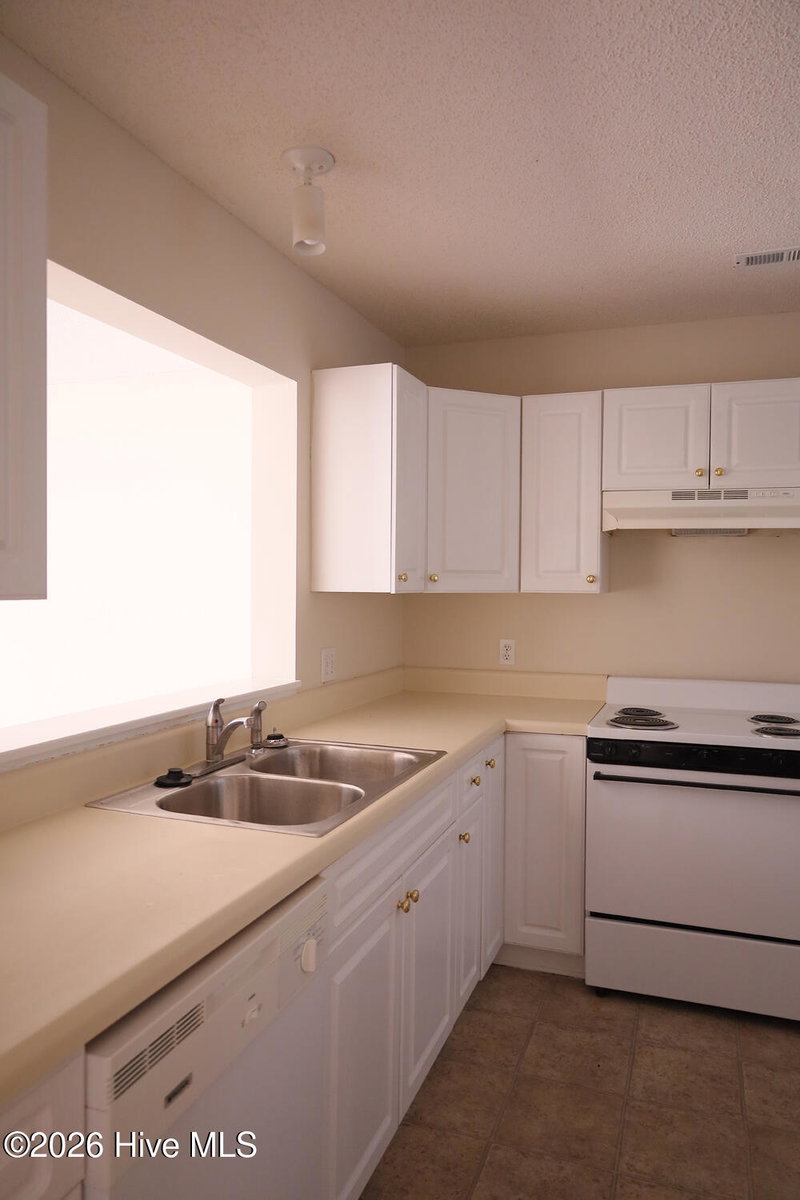 1250 Westpointe Drive B, Greenville, NC 27834 — photo 5