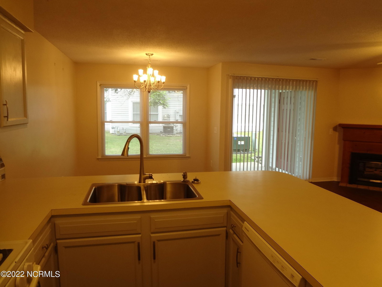 135 W Victoria Court B, Greenville, NC 27834 — photo 3