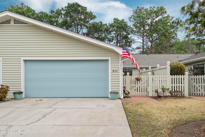 211 Inland Greens Circle image