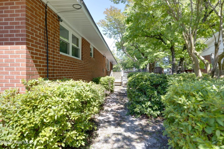100 E Berkshire Road, Greenville, NC 27858 — photo 37