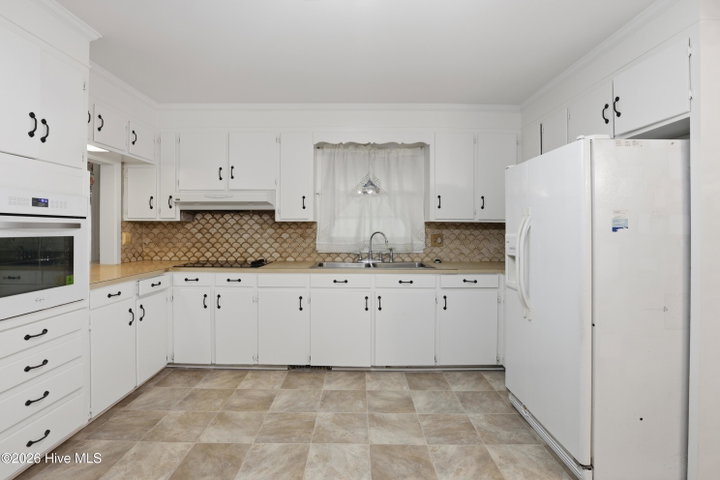 1423 Greenville Boulevard SE, Greenville, NC 27858 — photo 6