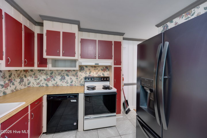 100 E Berkshire Road, Greenville, NC 27858 — photo 18