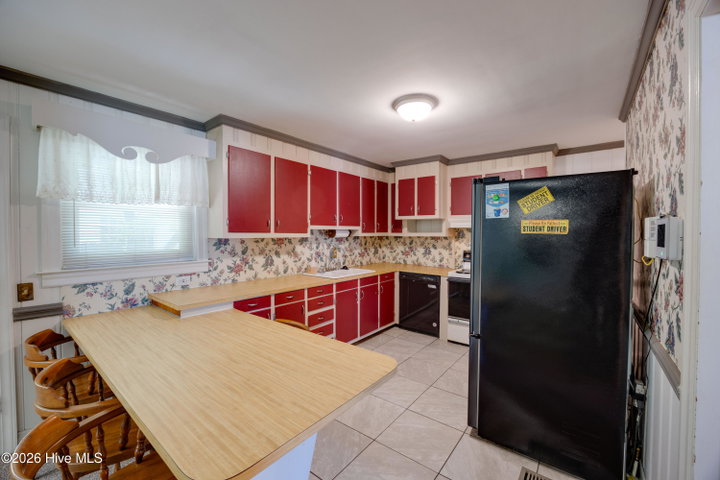 100 E Berkshire Road, Greenville, NC 27858 — photo 17