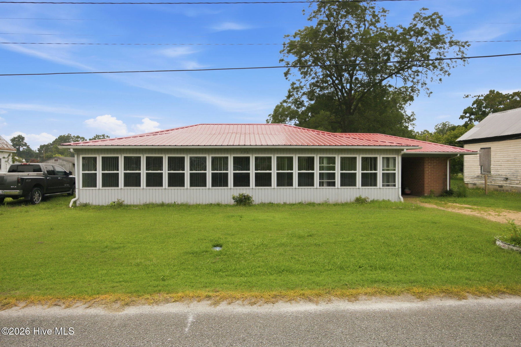 208 N West Avenue, Oak City, NC 27857 — photo 2