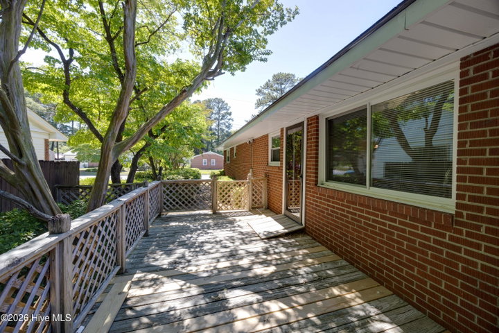 100 E Berkshire Road, Greenville, NC 27858 — photo 33