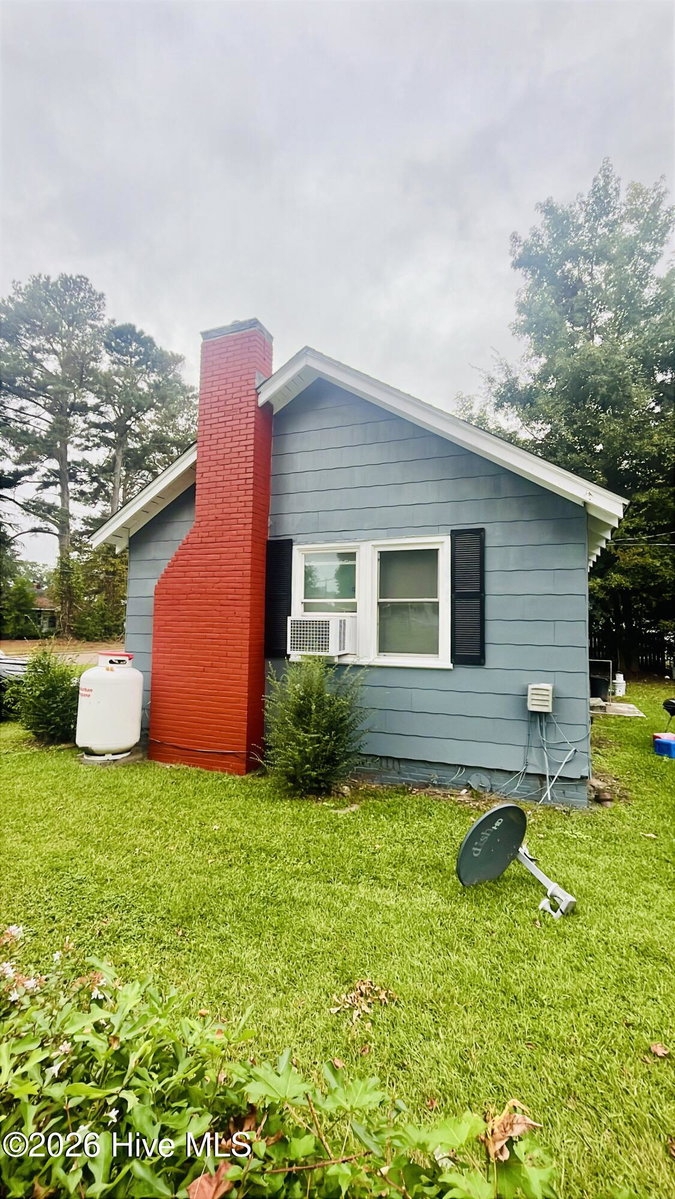 301 W 10th Street, Scotland Neck, NC 27874 — photo 2