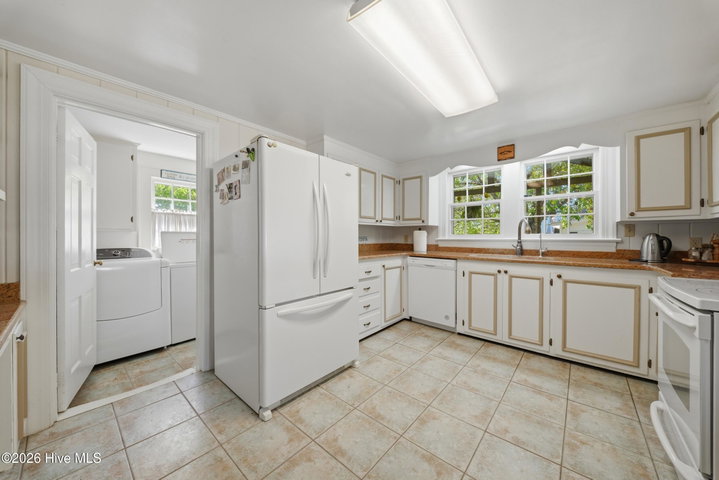 215 W Queen Street, Edenton, NC 27932 — photo 11