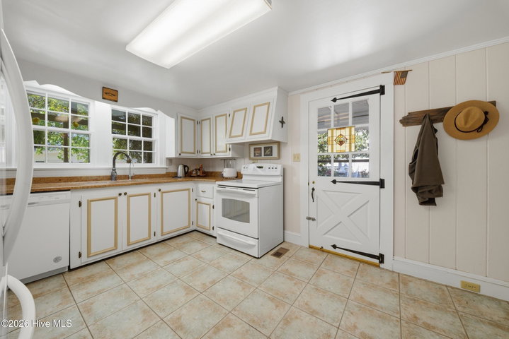 215 W Queen Street, Edenton, NC 27932 — photo 10