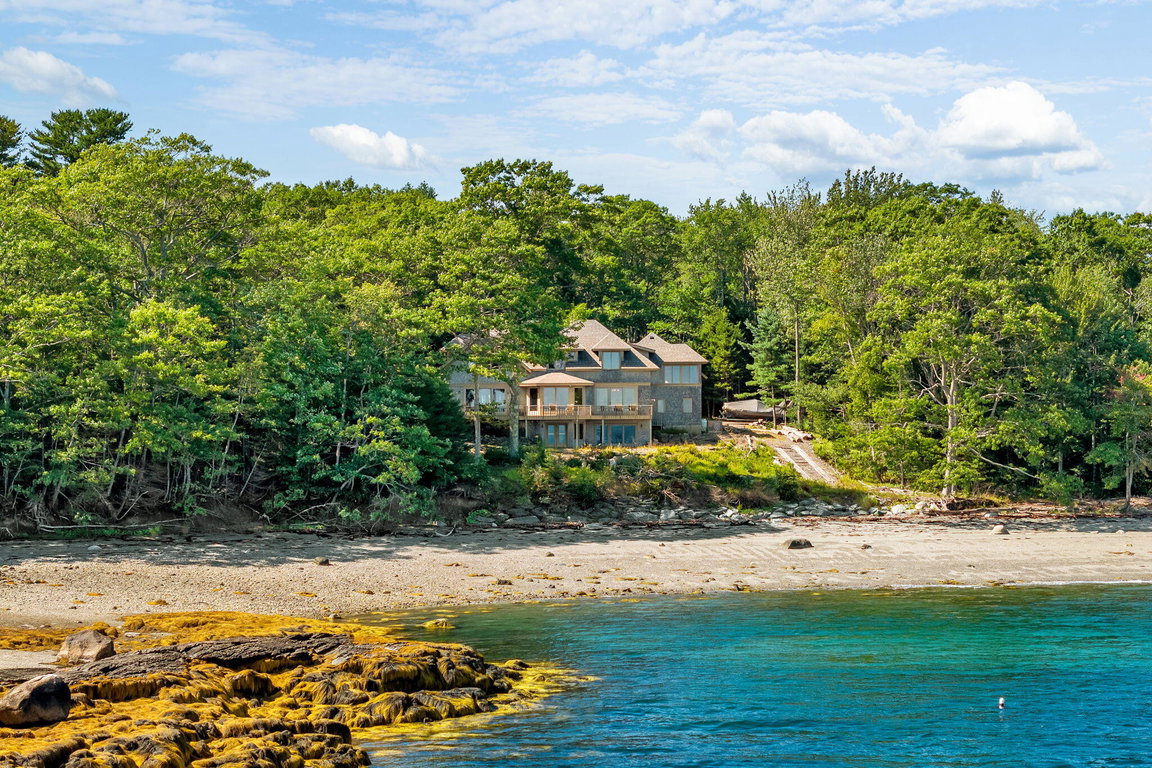 126-web-or-mls-1197-bay-rd