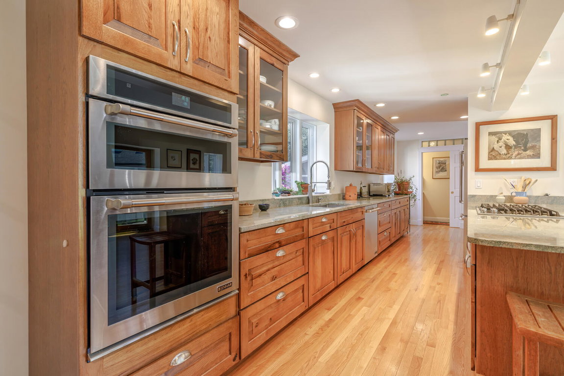 KitchenWalkway