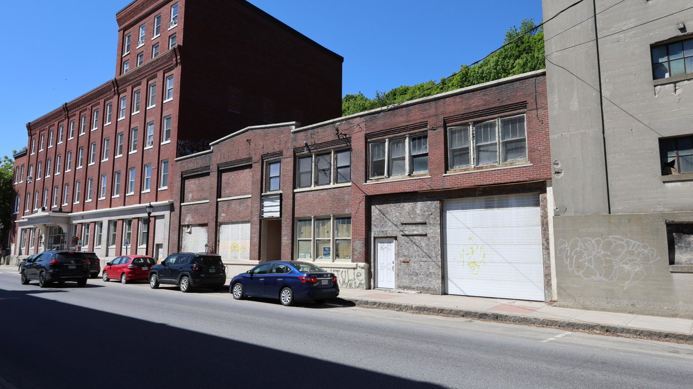 82 Water Street Augusta