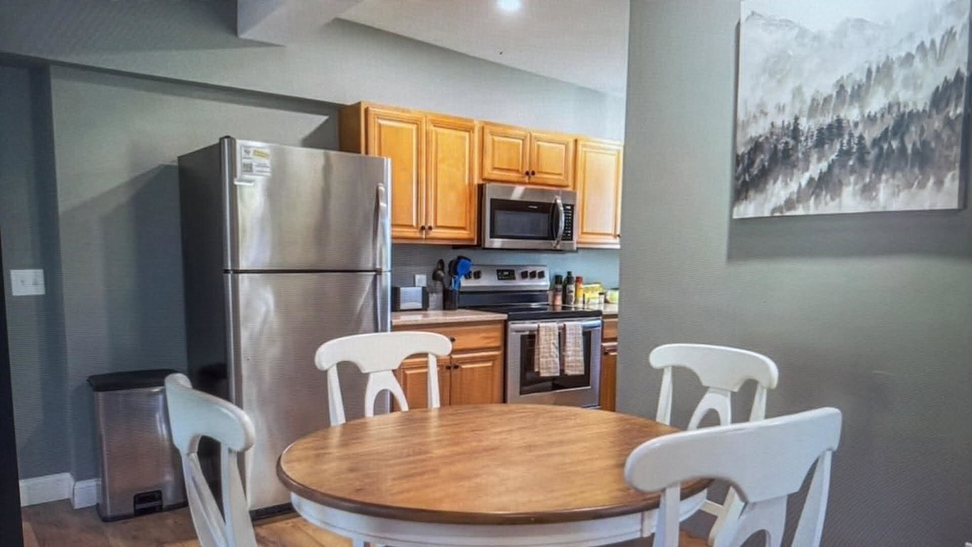328 b dining to kitchen