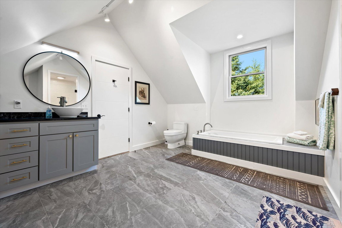 47-Bathroom 2