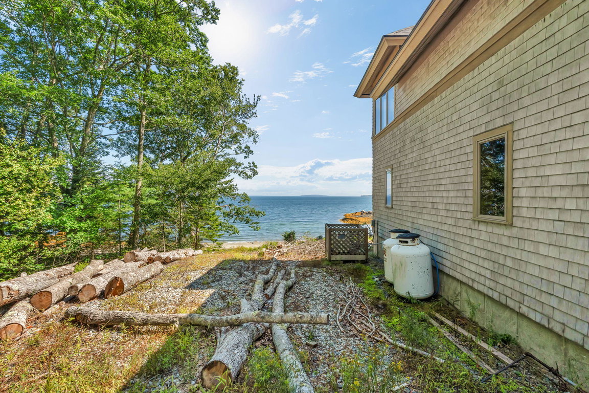 94-web-or-mls-1197-bay-rd