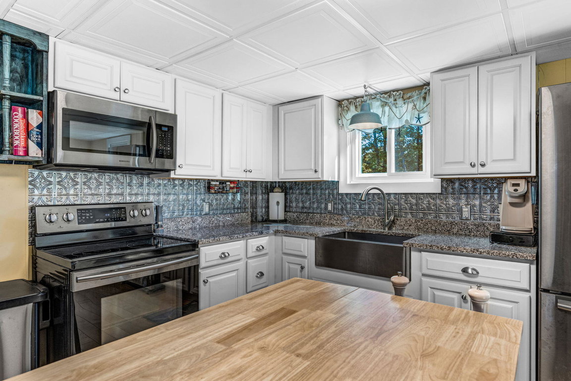 12-web-or-mls-45-cromwell-harbor-rd