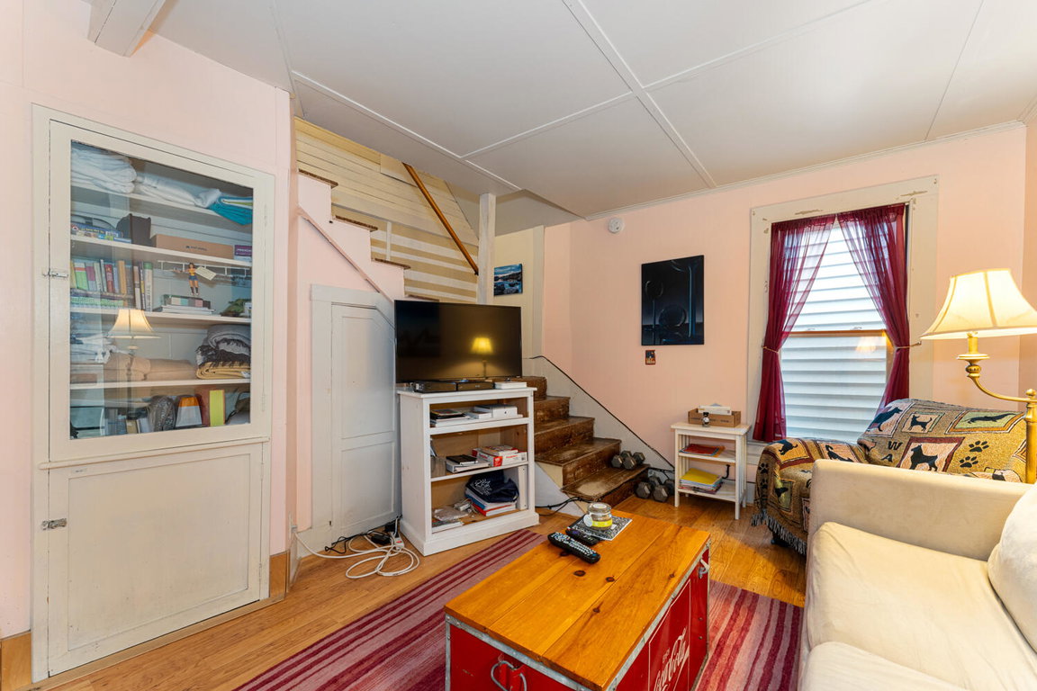 APT. LIVING ROOM (1)