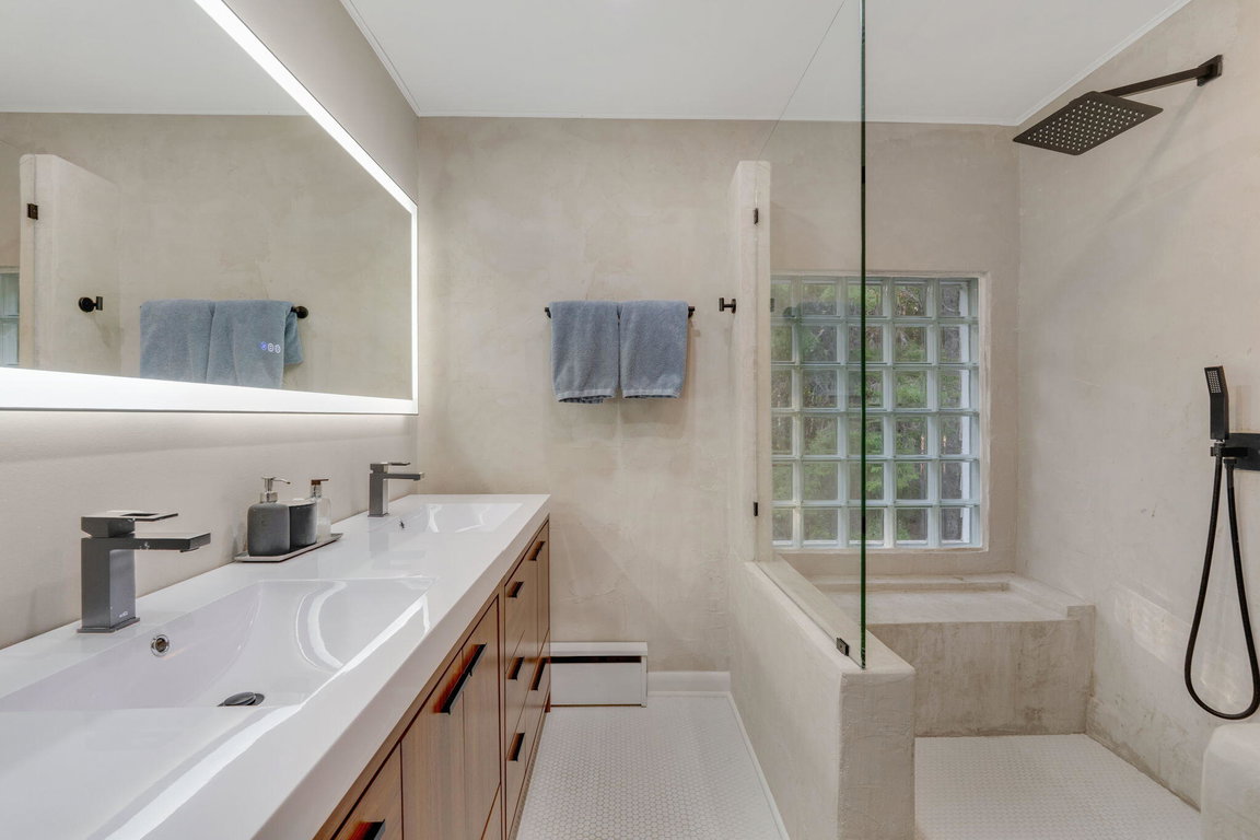 2nd floor bath