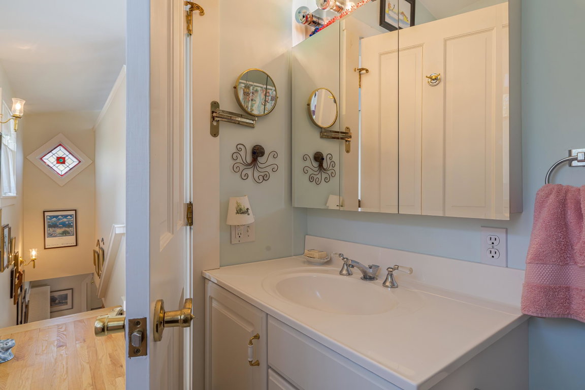 Second floor en suite bathroom