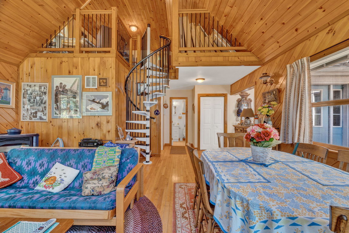 27-web-or-mls-142-e-point-rd