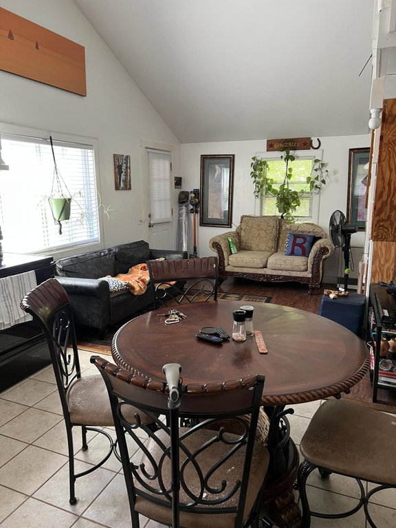 Back unit - Dining area