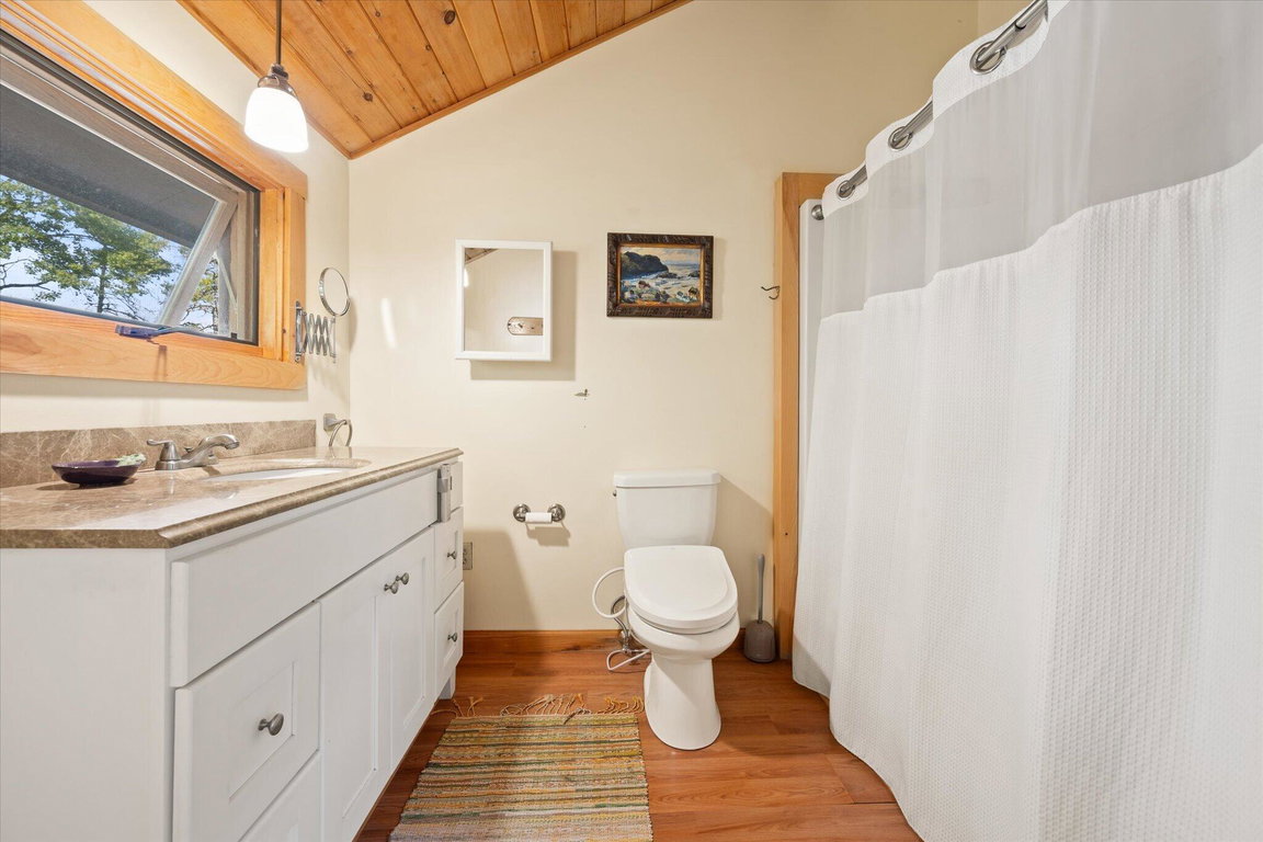 32-Bathroom
