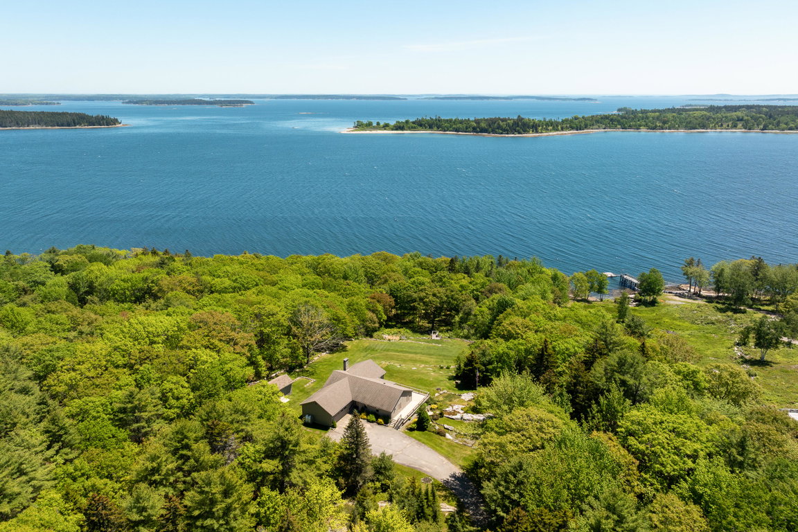 153 Back Shore Road Bristol