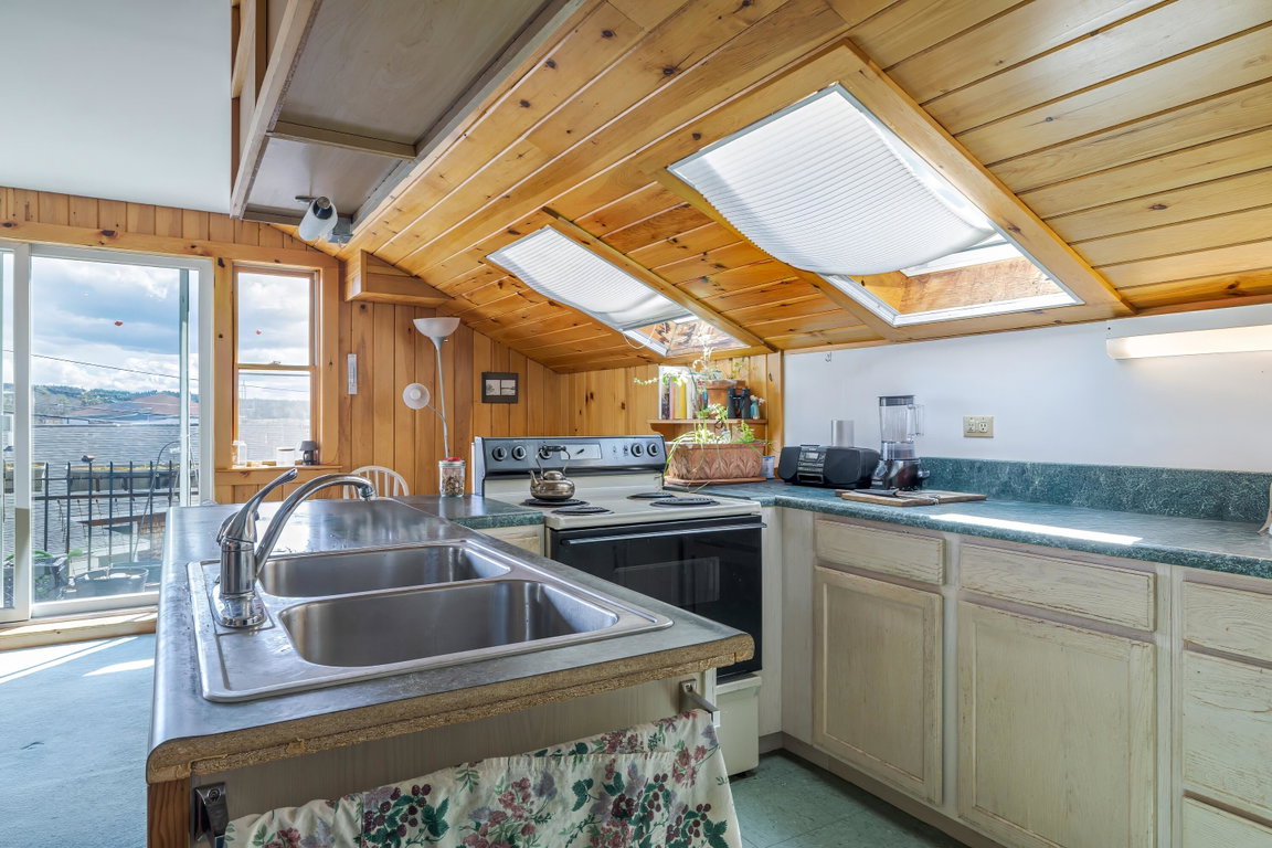 48-33-37 Water Street-DTP