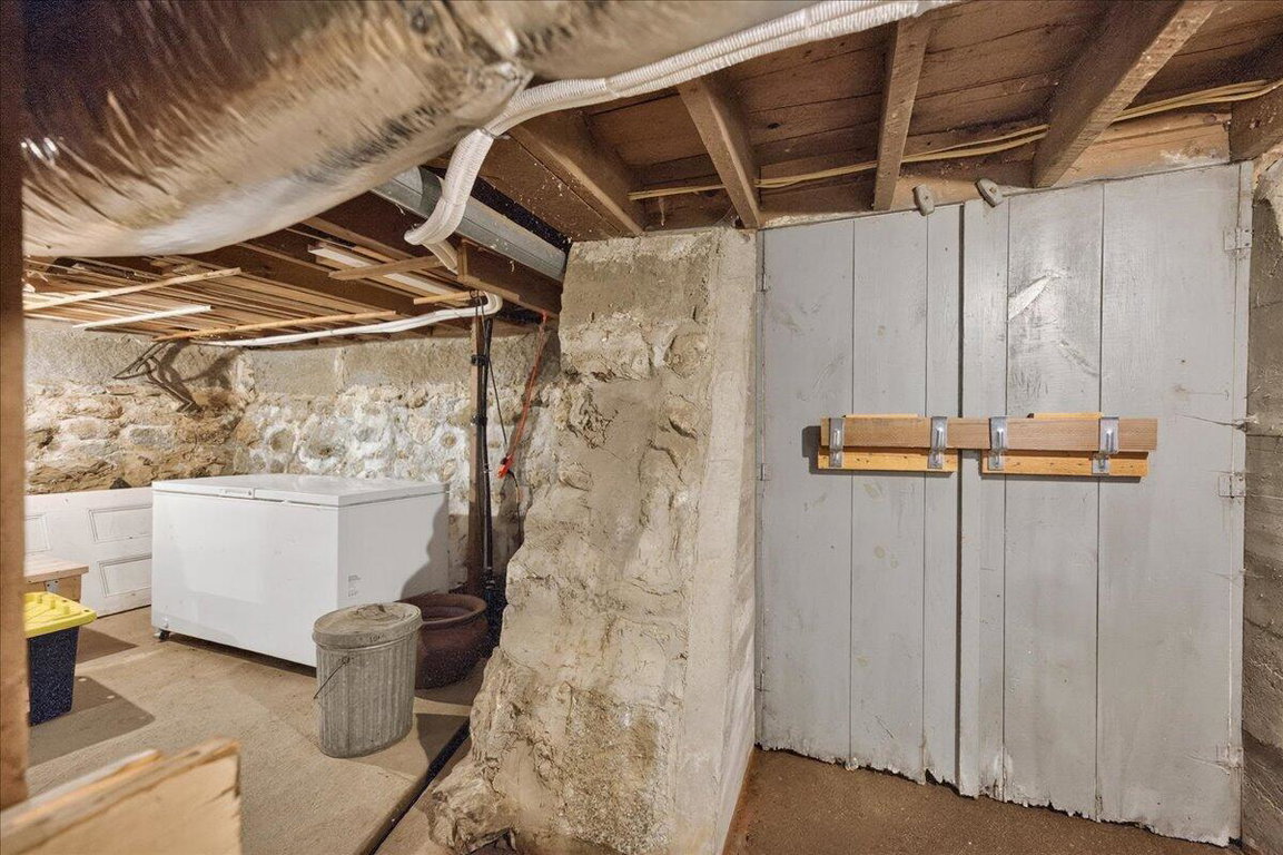 Basement - Cellar doors to outside