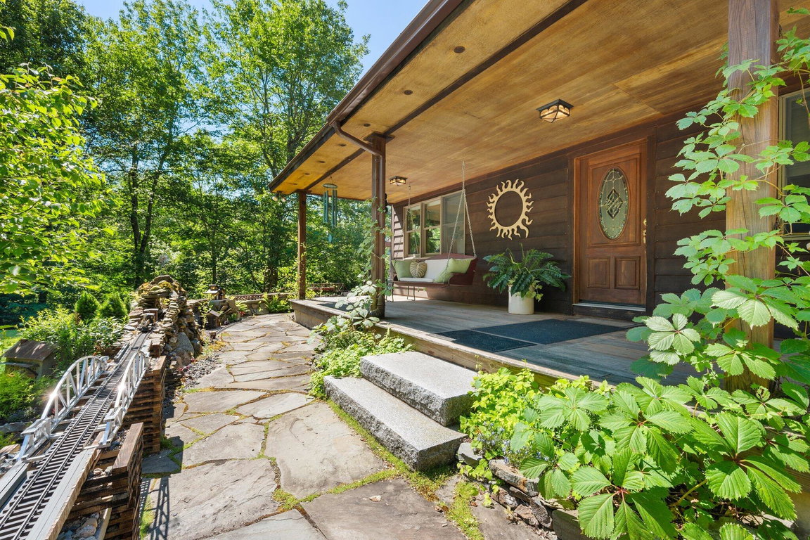 31 Hallbrook Way