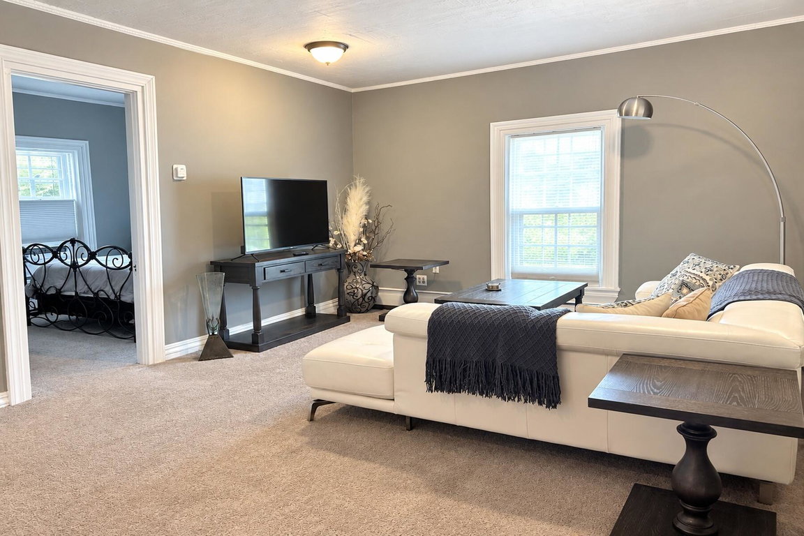 2b 2nd apt livingroom