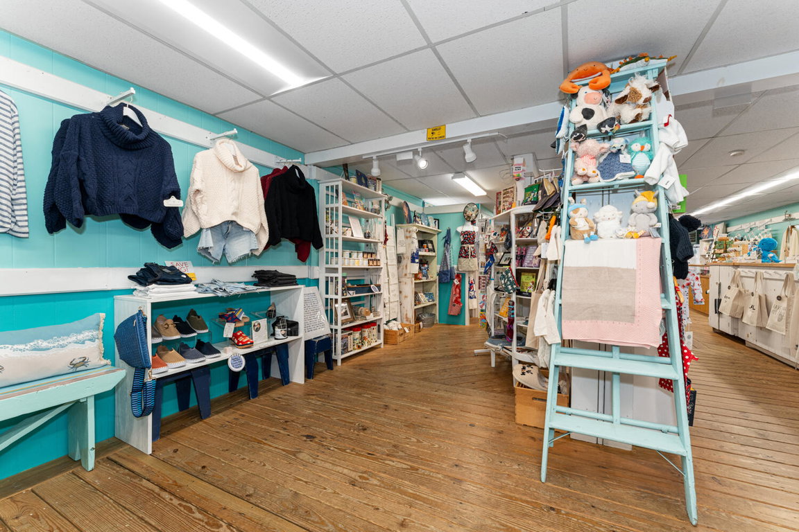 RETAIL SPACE 7