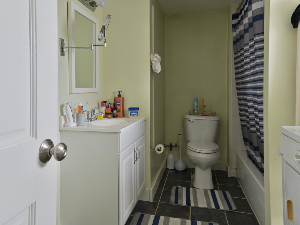 Bath/Laundry