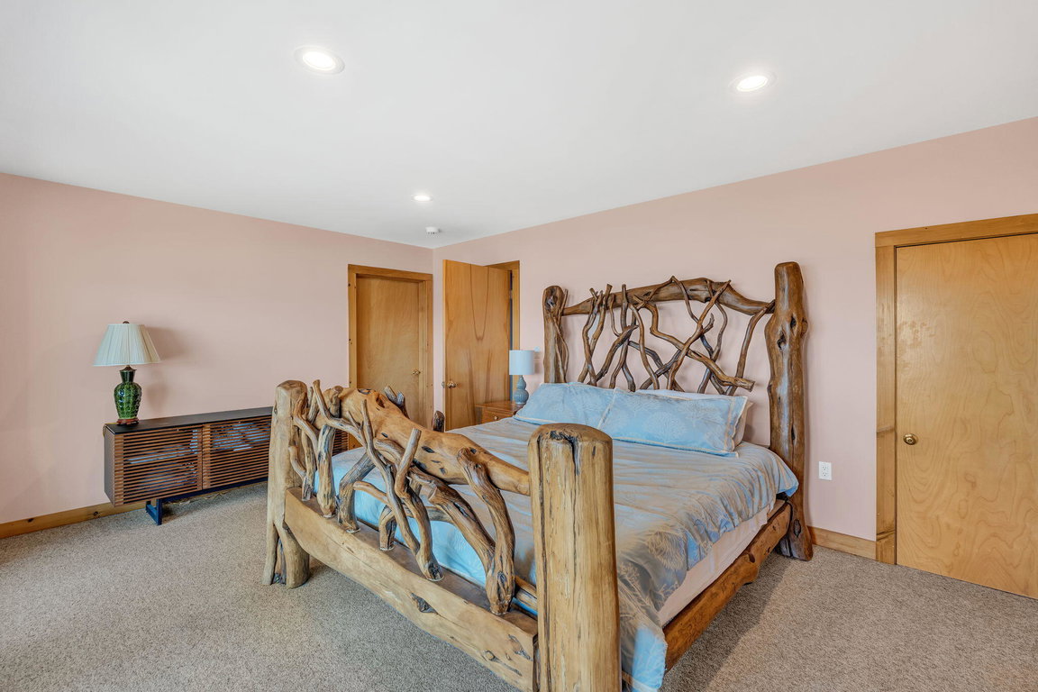 64-web-or-mls-1197-bay-rd