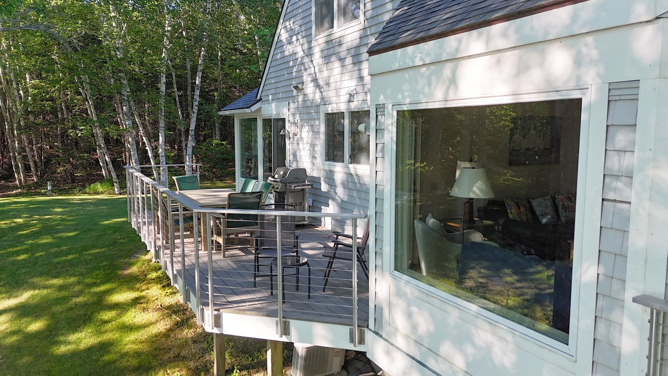 outdoor dining and living