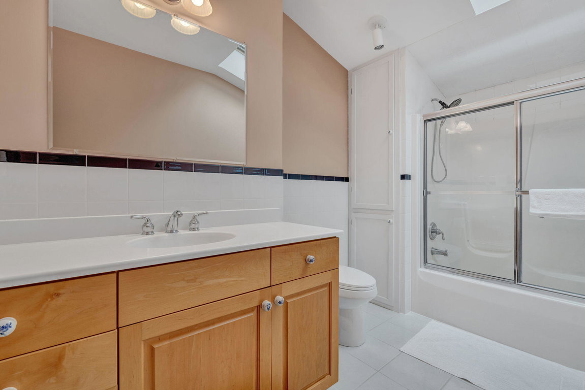 4-web-or-mls-1197-bay-rd