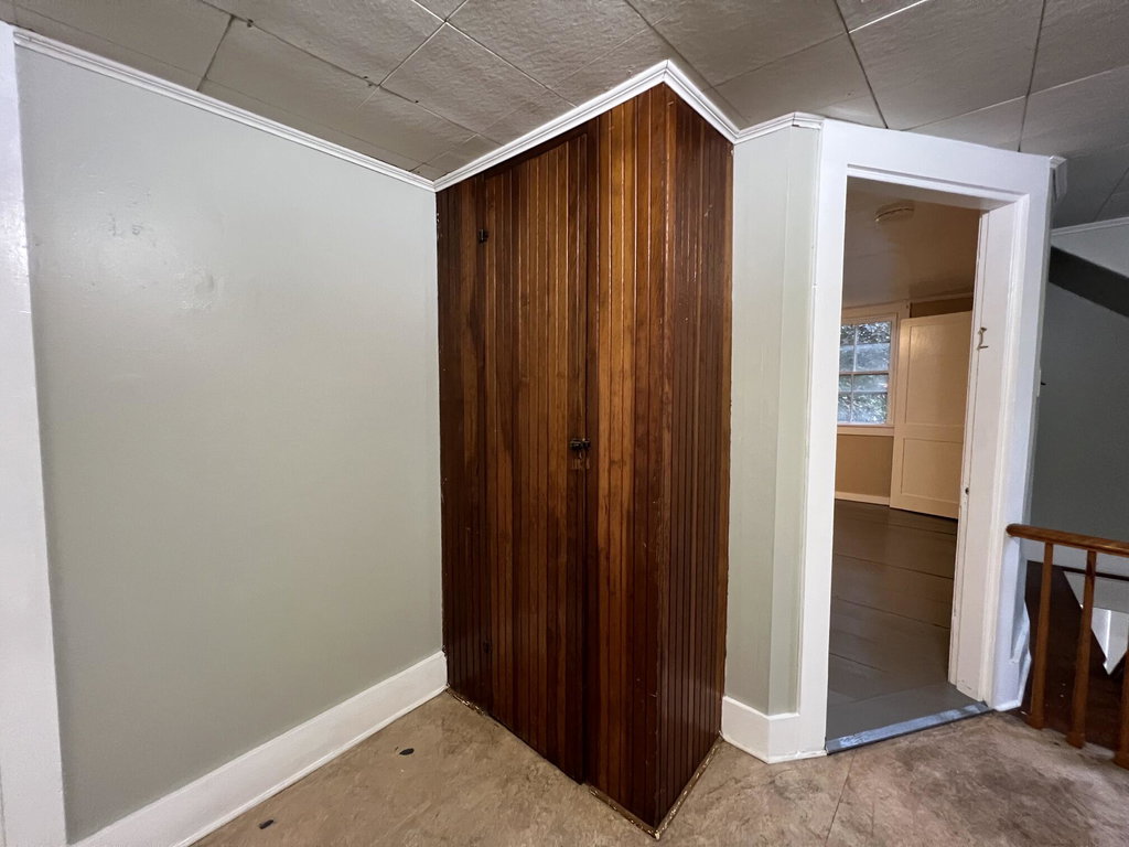 2nd floor landing storage