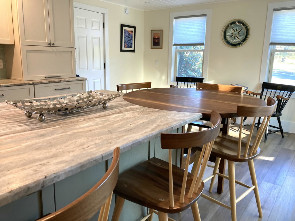 Island seating for 8 people.