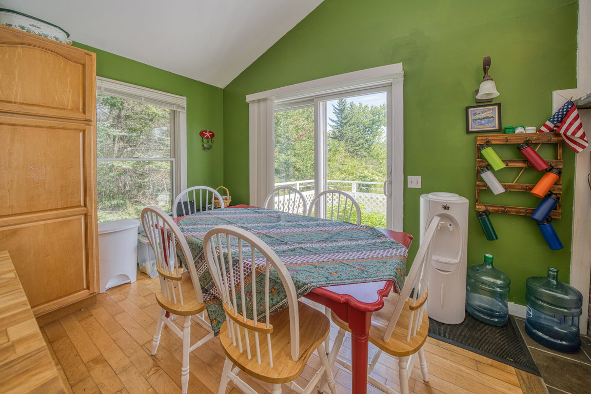 Kitchen Dining Area